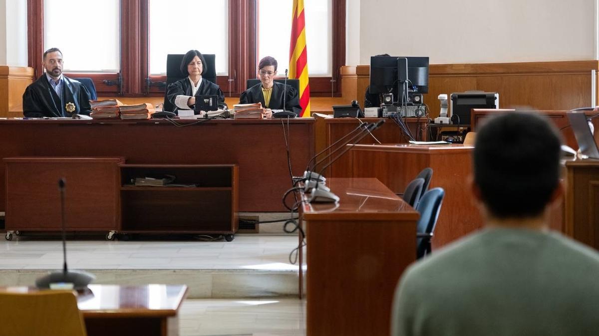 Juicio a Brian Raimundo por violar a una adolescente cuando salía de una discoteca la noche de Halloween.