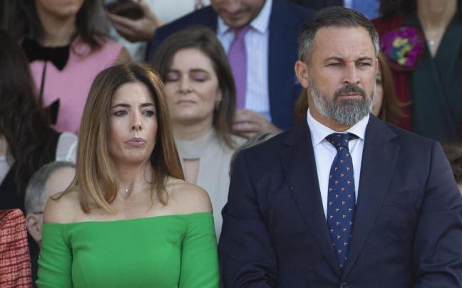 Bedman junto a Santiago Abascal en el pasado desfile del 12 de octubre.