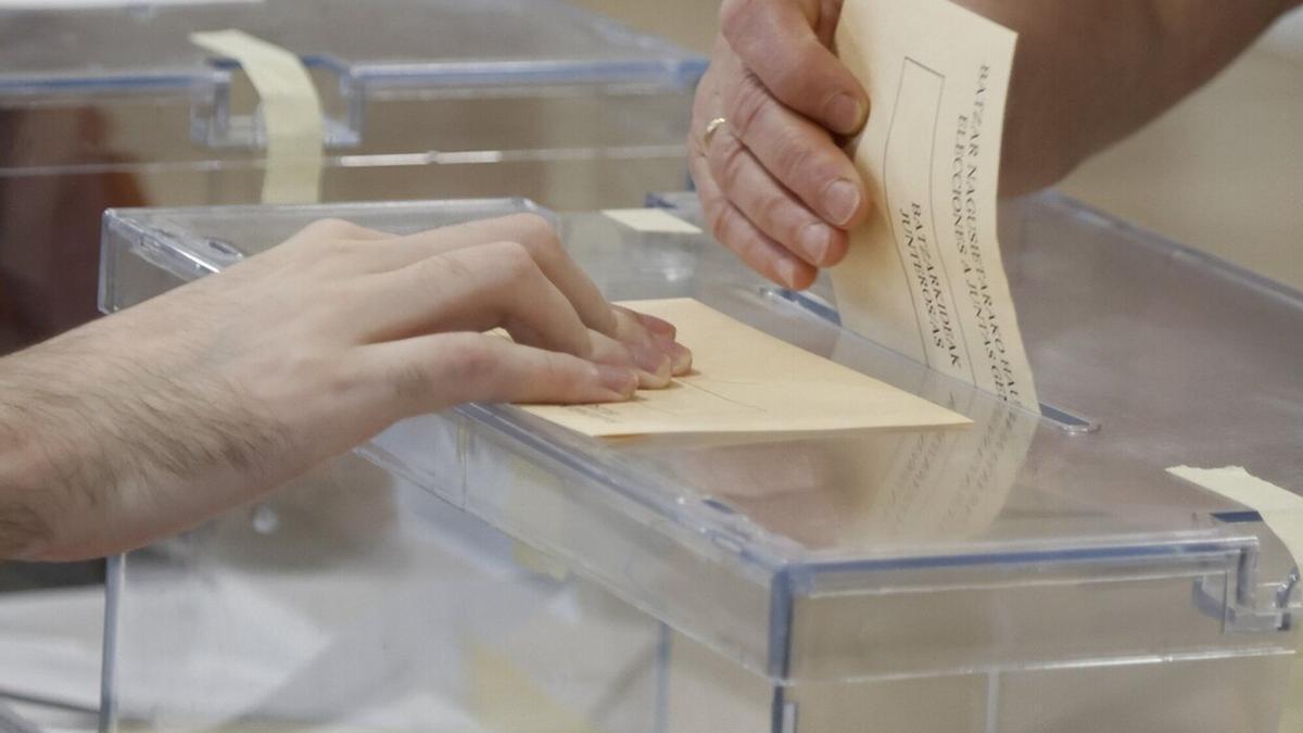 Imagen de archivo de una urna electoral