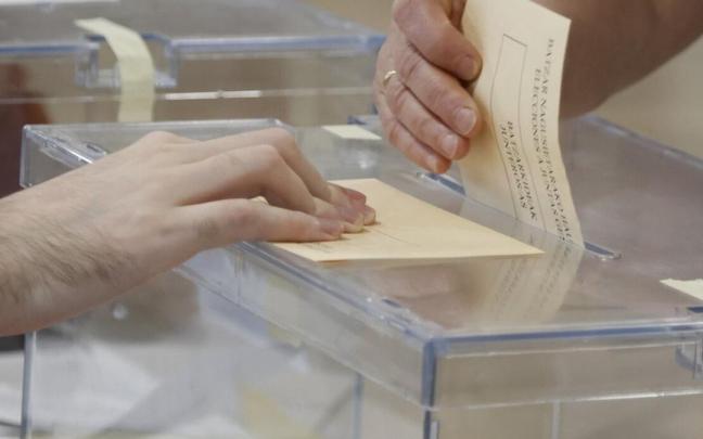 Imagen de archivo de una urna electoral