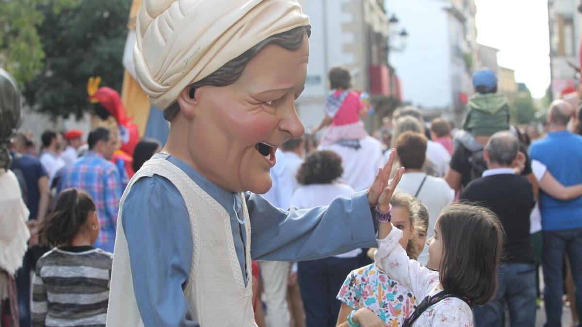 Un kiliki con una txiki, en una imagen de archivo de fiestas de Villava-Atarrabia.