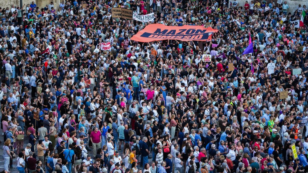 Manifestación en Valencia pidiendo la dimisión de Carlos Mazón