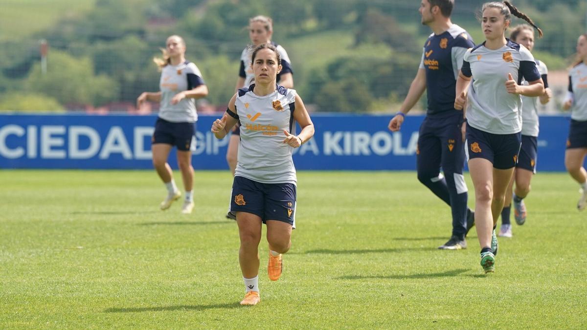 Lorena Navarro, durante el entrenamiento del pasado viernes en Zubieta. / RUBEN PLAZA