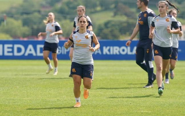 Lorena Navarro, durante el entrenamiento del pasado viernes en Zubieta. / RUBEN PLAZA