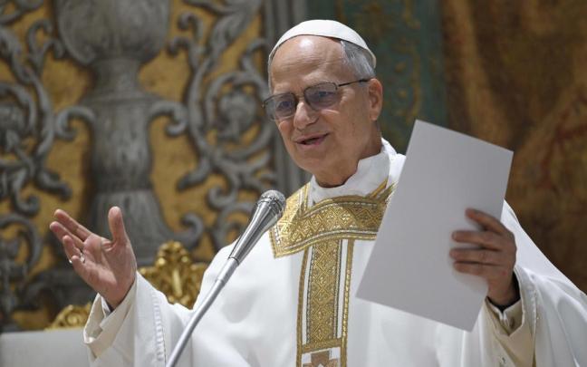 León XIV oficia su primera misa como nuevo Papa.