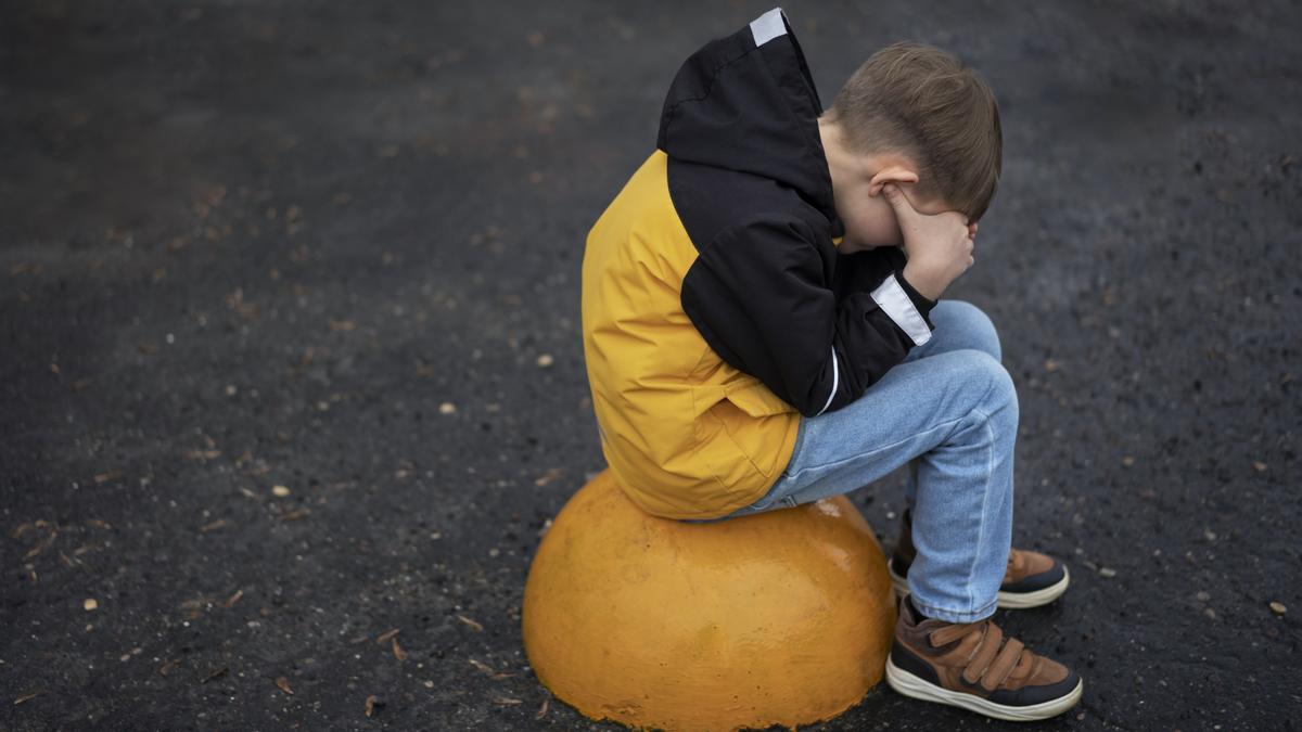 Niño perdido en el parque.