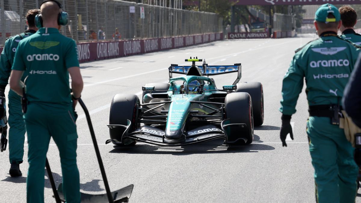 El Aston Martin de Alonso en Bakú.