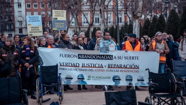 Una manifestación por las víctimas en las residencias durante la pandemia en la Comunidad de Madrid en una imagen de archivo. / EP Una manifestación por las víctimas en las residencias durante la pandemia en la Comunidad de Madrid en una imagen de archivo.