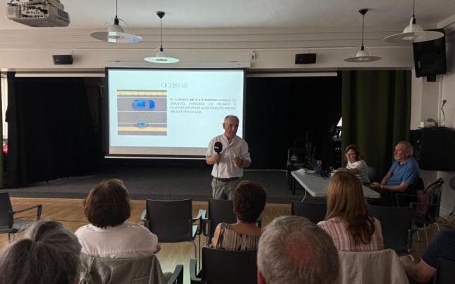 La charla tuvo lugar en el Centro de Personas Mayores de Durango.