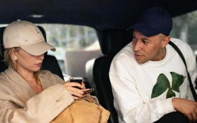 Ester Expósito junto a Kylian Mbappé