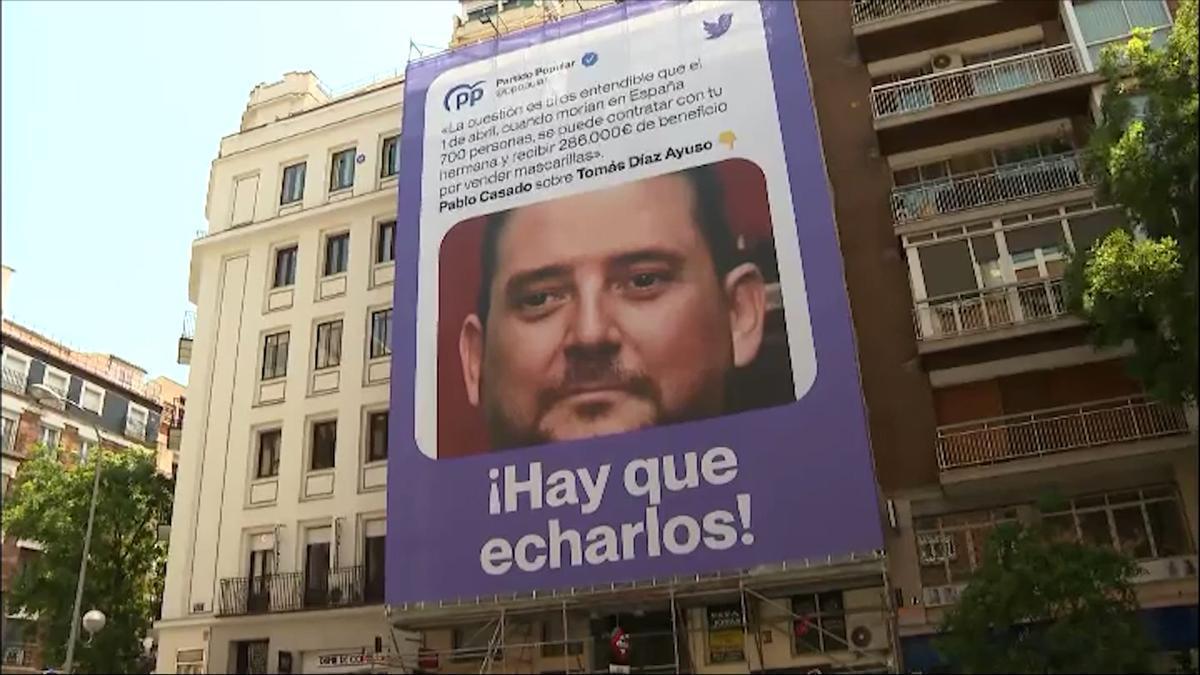 Imagen del cartel de Podemos en pleno centro de Madrid.