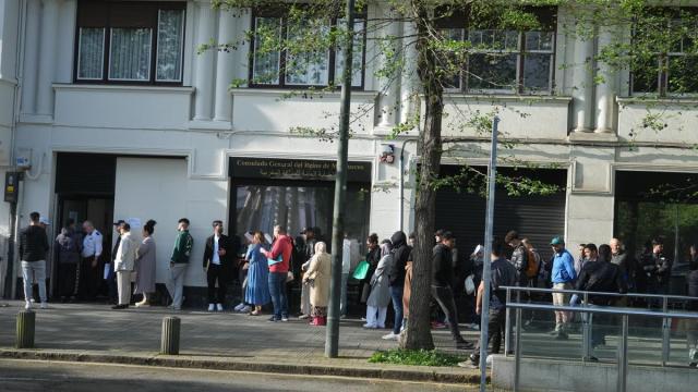 Colas en el consulado de Marruecos en Bilbao