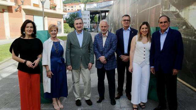 Los participantes en el foro de Sabino Arana Fundazioa, antes de la jornada.