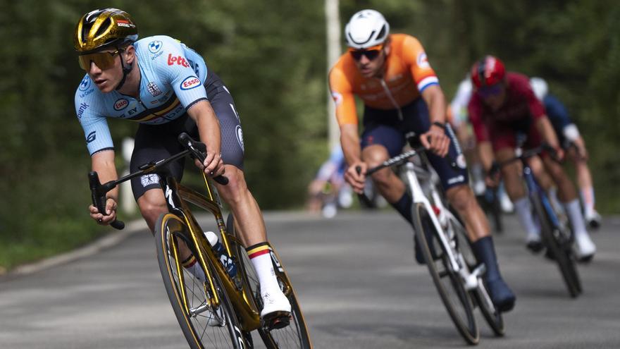 Remco Evenepoel y Mathieu van der Poel, en persecución.
