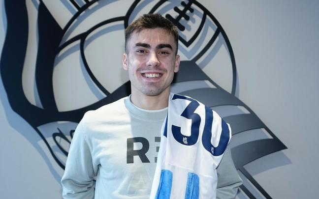 Ander Barrenetxea, tras renovar con la Real Sociedad. / REAL SOCIEDAD