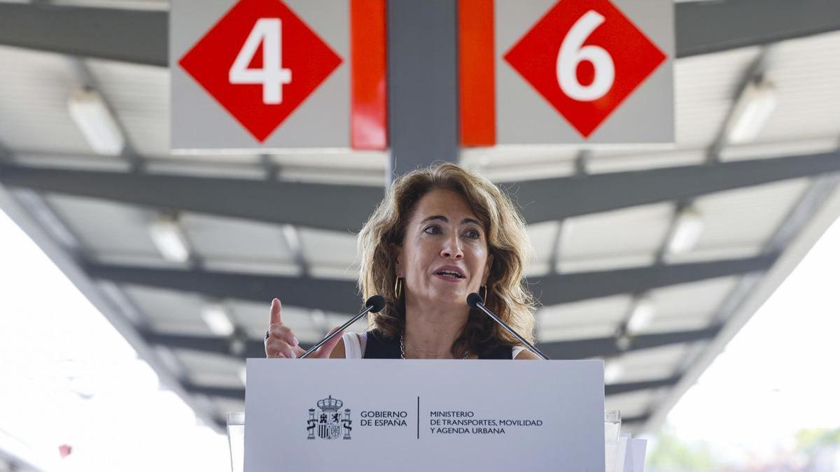 La ministra de Transportes en funciones, Raquel Sánchez, visita la estación ferroviaria de Xàtiva.