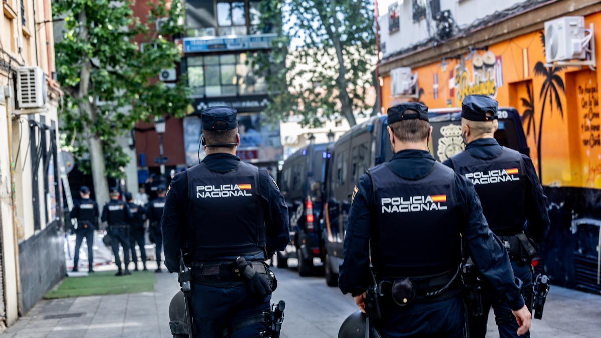 Varios agentes de la Policía Nacional.