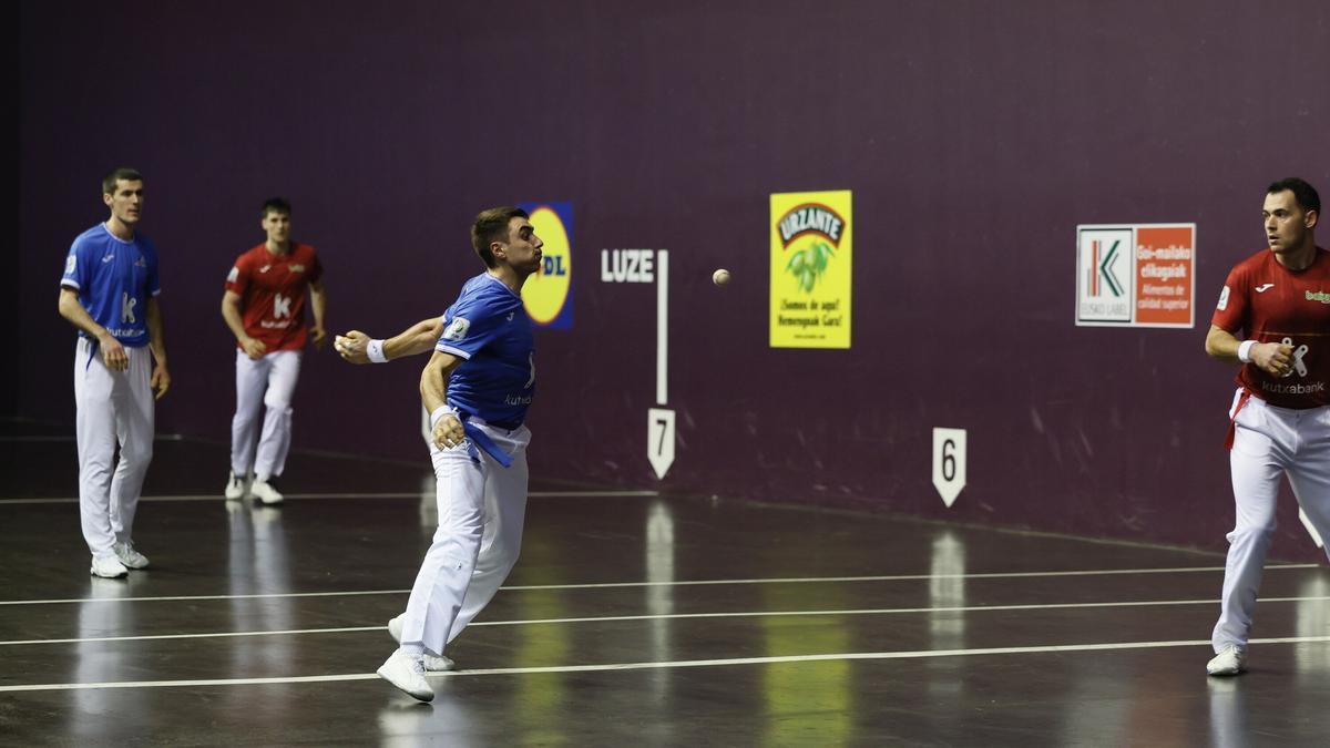 Jaka-Iztueta remontan ante Peio Etxeberria-Rezusta en la quinta jornada del Campeonato de Parejas.