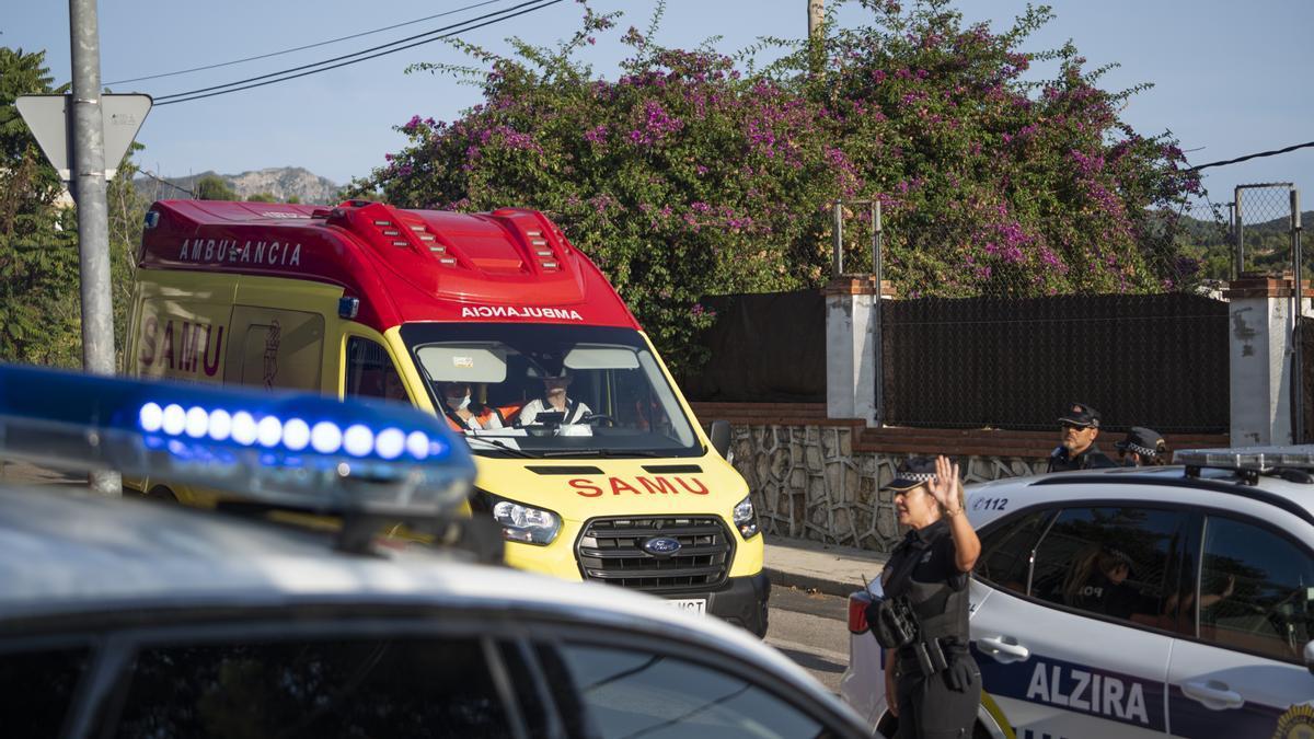 Imagen de archivo de una ambulancia en Alzira.