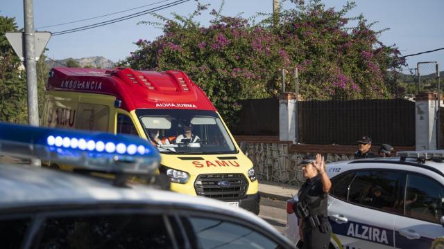 Imagen de archivo de una ambulancia en Alzira.