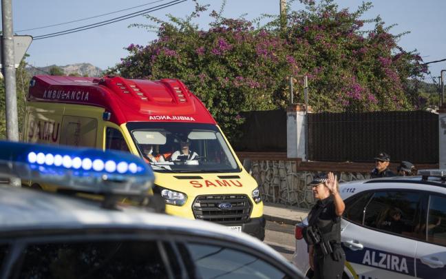 Imagen de archivo de una ambulancia en Alzira.