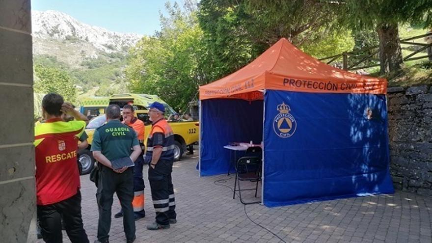 El equipo de rescate enviado para socorrer a los espeleólogos accidentados en la cueva de Valporquero (León).