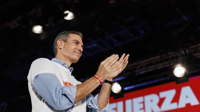 Pedro Sánchez, en un acto de precampaña en el Palacio de Congresos y Exposiciones de Granada.