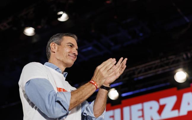 Pedro Sánchez, en un acto de precampaña en el Palacio de Congresos y Exposiciones de Granada.