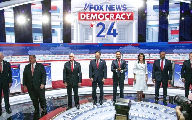 Los precandidatos republicanos, durant el debate. Los precandidatos republicanos, durant el debate.