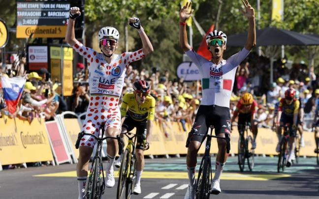 Del Toro y Pogacar celebran el doblete en la segunda etapa del Tour.