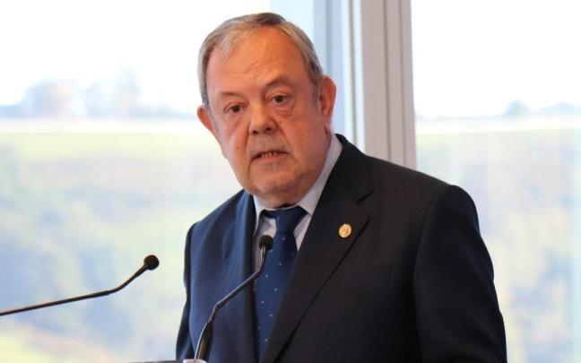 El consejero de Economía y Hacienda, Pedro Azpiazu, en una comparecencia.