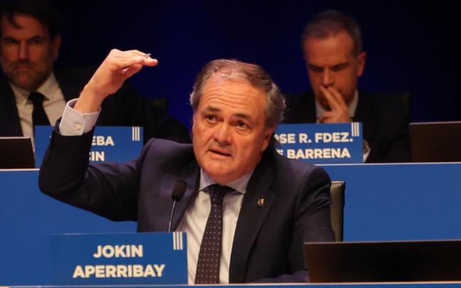 Jokin Aperribay, durante la Junta de Accionistas del pasado martes 10 de diciembre, en el Kursaal. / IKER AZURMENDI