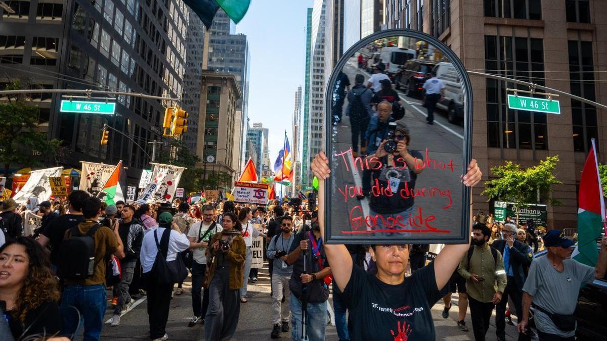 Una protesta propalestina recorre las calles de Nueva York durante la intervención de Netanyahu ante la Asamblea General de la ONU.