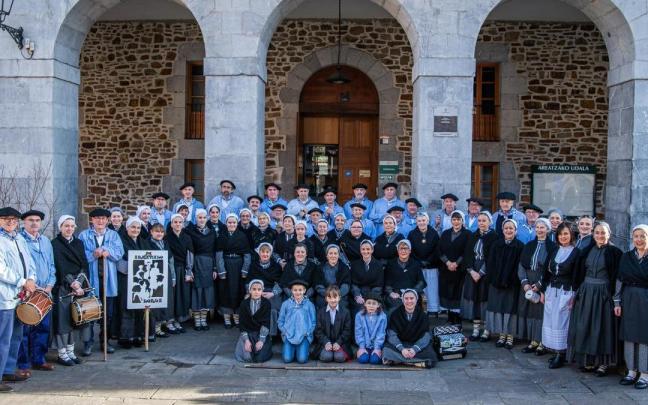 El Coro de Arratia conmemora sus 75 años de trayectoria con un disco y un concierto