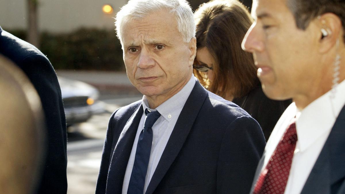 El actor Robert Blake, acude a declarar en el juicio por la muerte de su mujer en 2005.