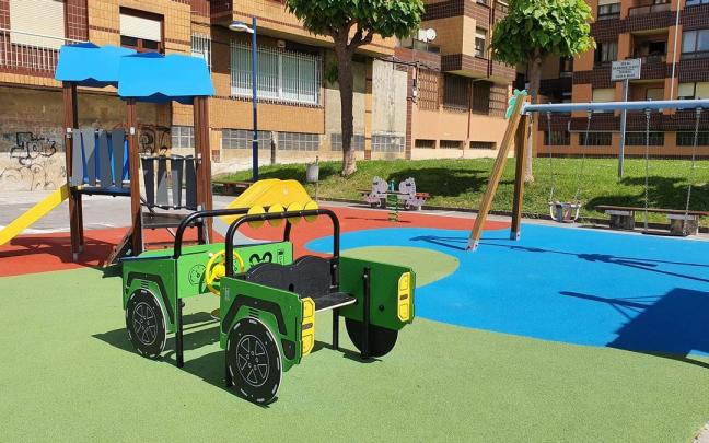 Una propuesta seleccionada es la renovación de suelos y elementos de parques infantiles