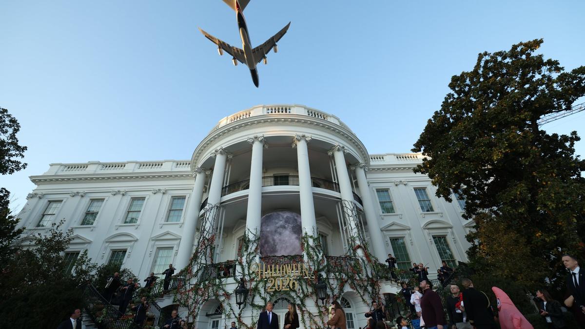 Una calabaza gigante y disfraces de expresidentes: el Halloween más curioso de los Trump.