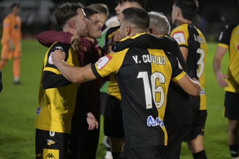 Los jugadores del Portu perseguirán ante el Alavés hacer goles como el logrado ante el Valadolid en una fecha acorde que no coincide con el partido del Athletic. / GAIZKA PORTILLO