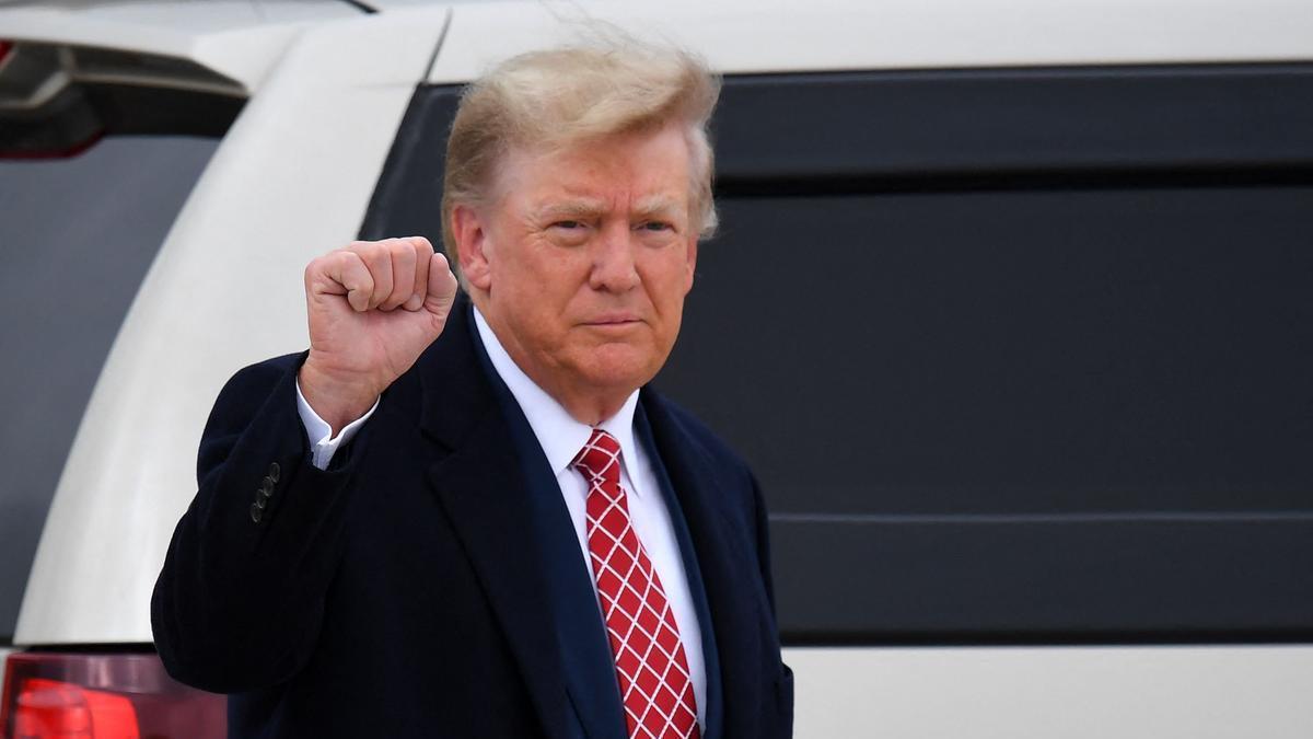 Donald Trump a su llegada al aeropuerto de Aberdeen.