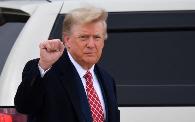 Donald Trump a su llegada al aeropuerto de Aberdeen. Donald Trump a su llegada al aeropuerto de Aberdeen.