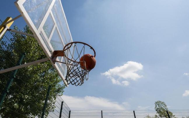 El Ayuntamiento ha ofrecido asistencia psicológica a los compañeros del club de baloncesto del fallecido. / Freepik El Ayuntamiento ha ofrecido asistencia psicológica a los compañeros del club de baloncesto del fallecido.