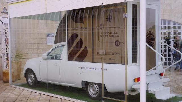 El papamóvil que el difunto papa Francisco utilizó durante su visita a Belén en 2014.