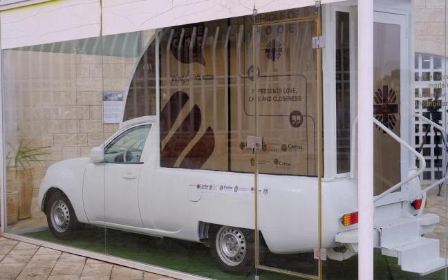 El papamóvil que el difunto papa Francisco utilizó durante su visita a Belén en 2014.