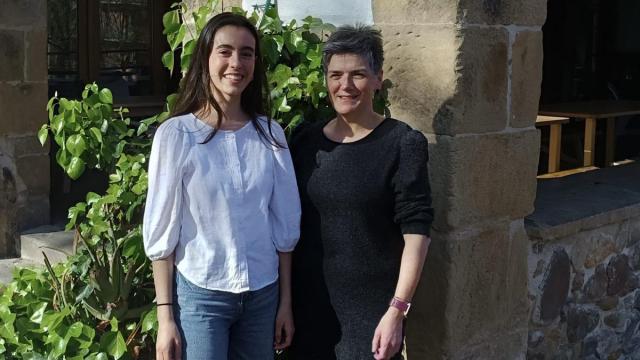 Osane Amiano y Ane Loidi el día que anunciaron la ganadora de la beca.
