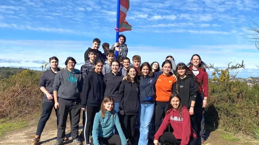 Jóvenes del instituto Ategorri, en la visita al museo memorial del cinturón de hierro.