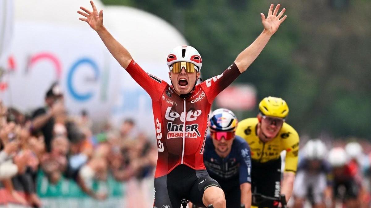 Widar, emocionado, festeja su primera victoria profesional.