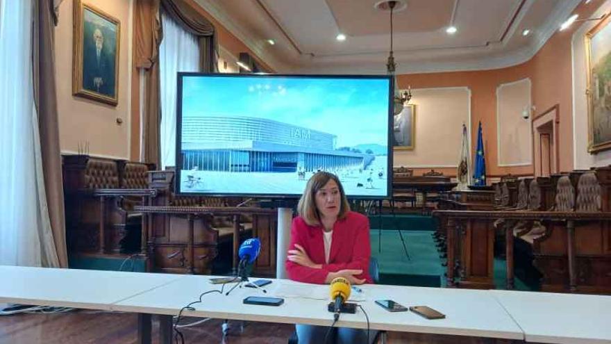 La alcaldesa de Irun, Cristina Laborda, esta mañana durante su comparecencia ante los medios de comunicación.