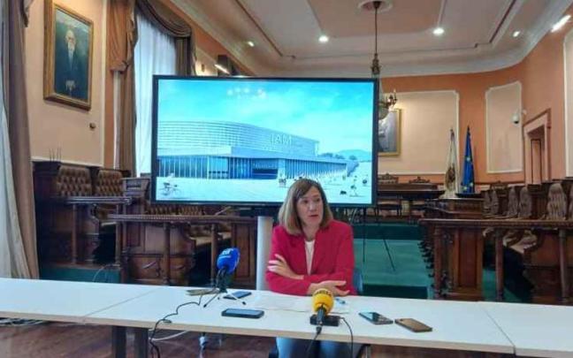 La alcaldesa de Irun, Cristina Laborda, esta mañana durante su comparecencia ante los medios de comunicación.