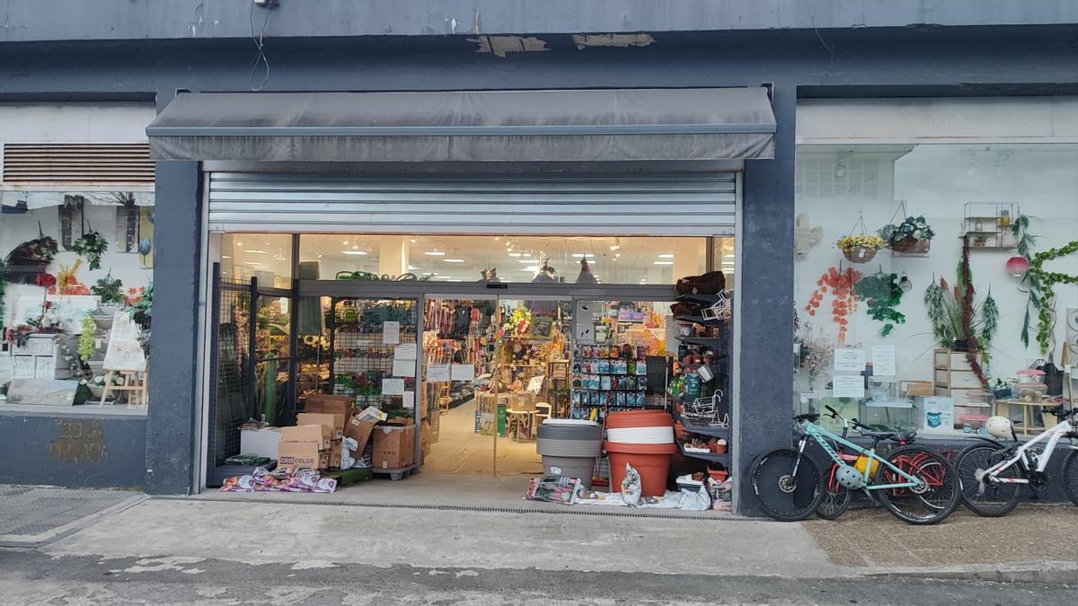 Exterior del Bazar Karambola de Zarautz.