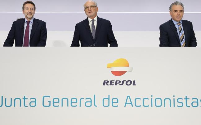El CEO de Repsol, Josu Jon Imaz, el presidente de Repsol, Antonio Brufau, y el director general de Asuntos Legales, Pablo Blanco.